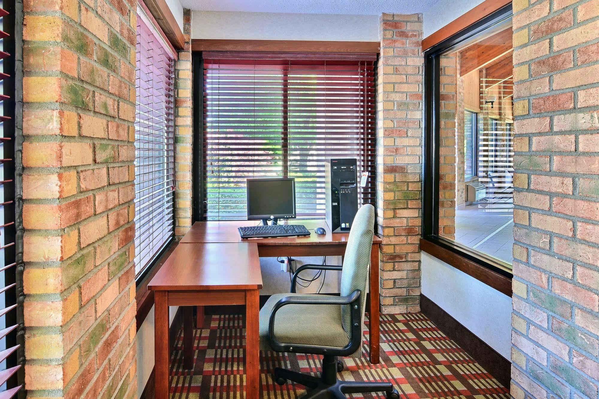 Quality Inn East Liverpool Esterno foto